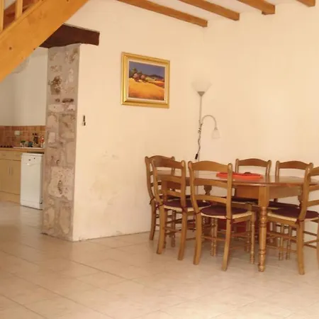 Nyaraló Le Milieu Chai, Chateau De