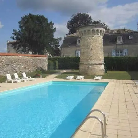 Le Milieu Chai, Chateau De * Charras