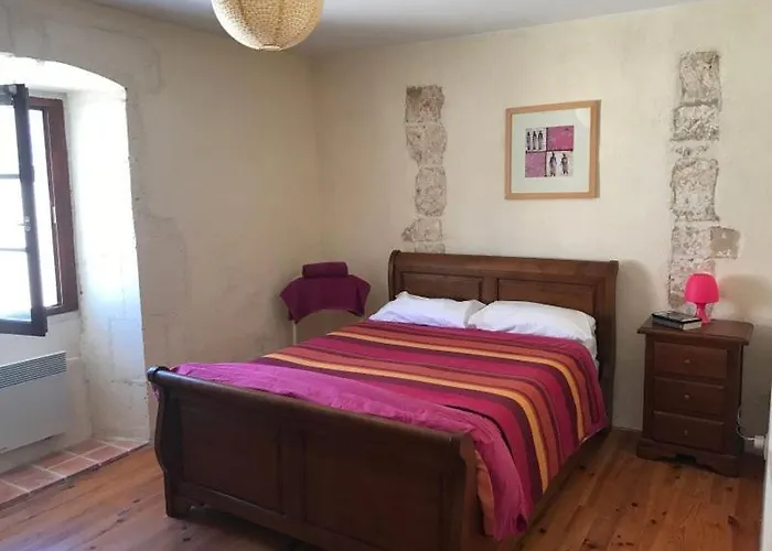 Le Milieu Chai, Chateau De * Charras